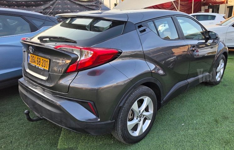 מודעת רכב טויוטה C-HR
