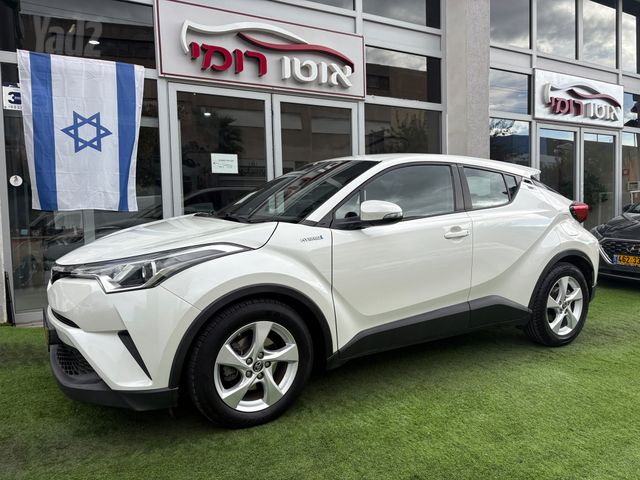 מודעת רכב טויוטה C-HR