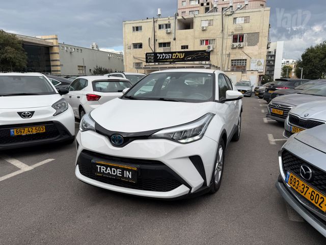 מודעת רכב טויוטה C-HR