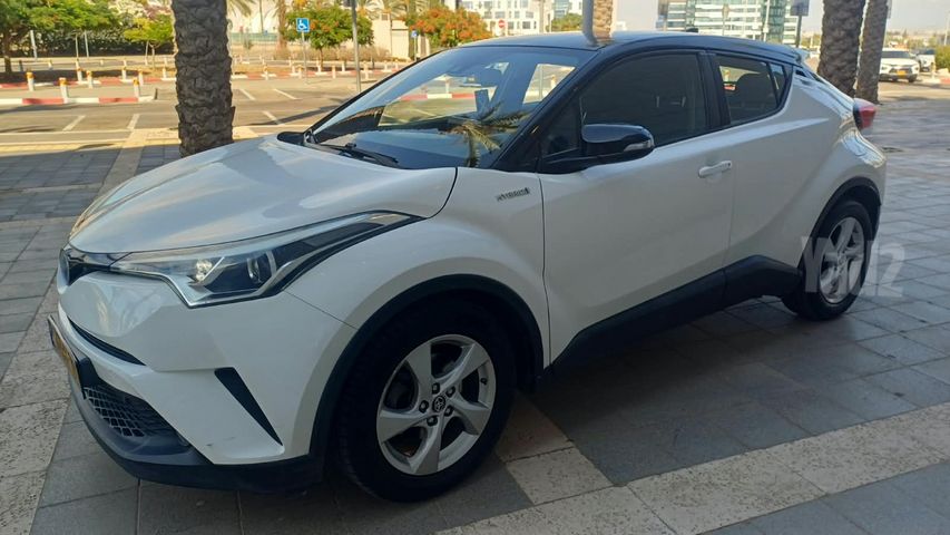 מודעת רכב טויוטה C-HR