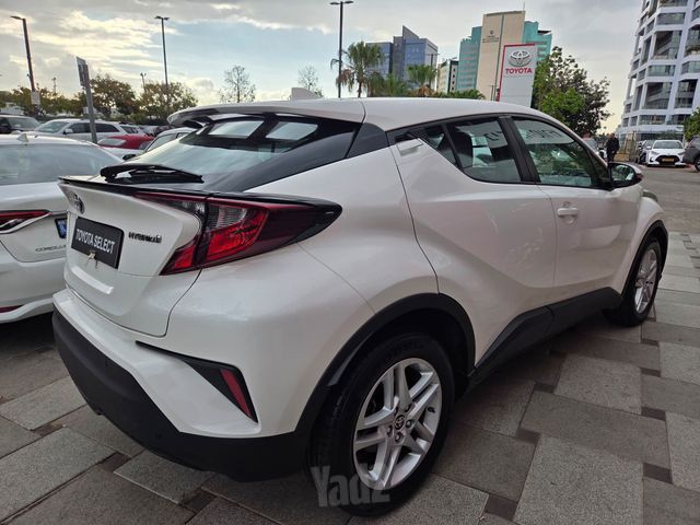 מודעת רכב טויוטה C-HR 2