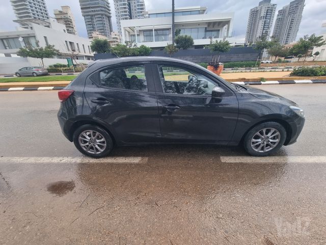 מודעת רכב מאזדה 2 1