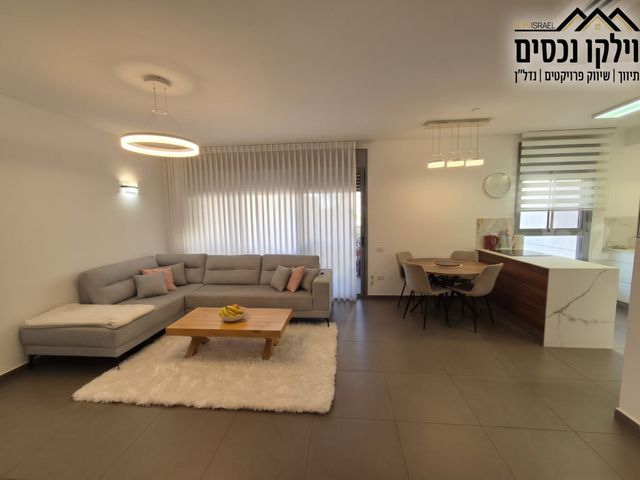 הסירה 