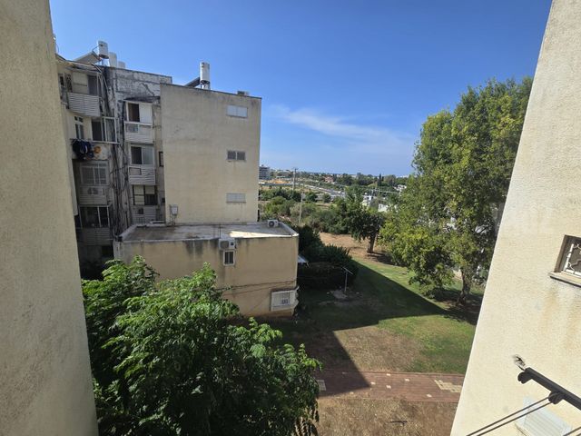 קיבוץ גלויות 74