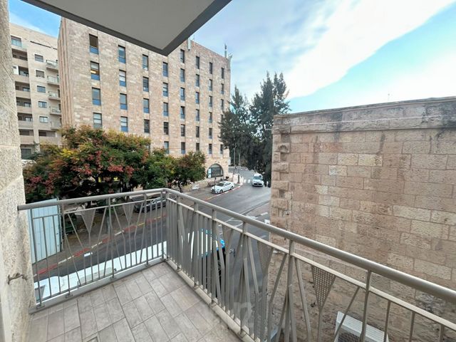 דירה להשכרה בירושלים (תיווך) — 3