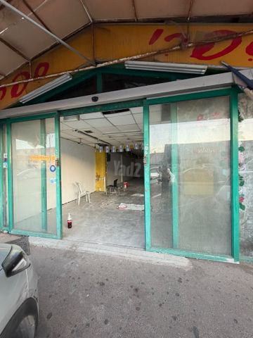 חנויות/ שטח מסחרי