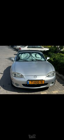 מודעת רכב מאזדה MX-5