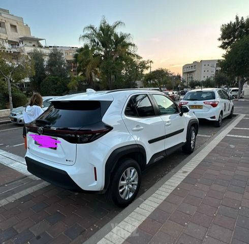 מודעת רכב טויוטה יאריס קרוס