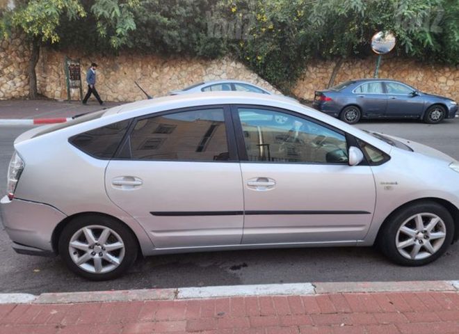 מודעת רכב טויוטה פריוס