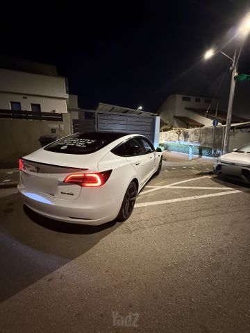 מודעת רכב טסלה מודל 3