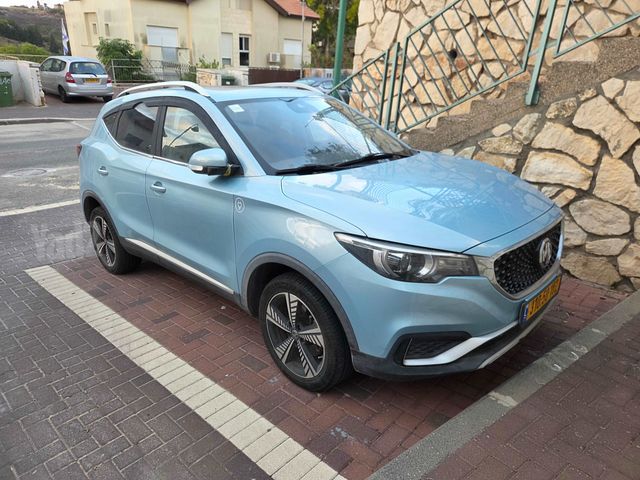 מודעת רכב אם ג'י ZS