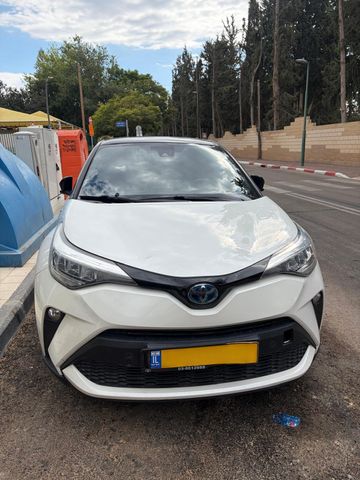 מודעת רכב טויוטה C-HR