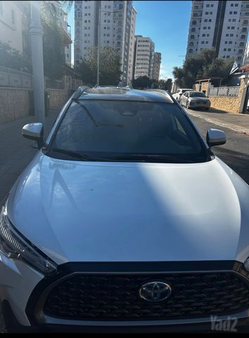 מודעת רכב טויוטה קורולה קרוס