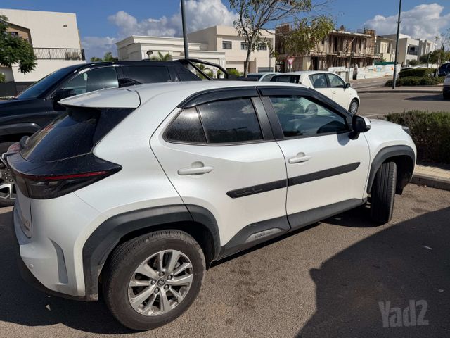 מודעת רכב טויוטה יאריס קרוס