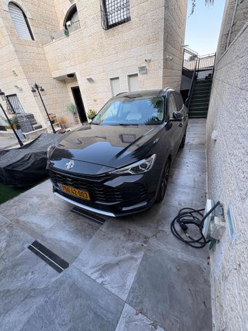 מודעת רכב אם ג'י ZS