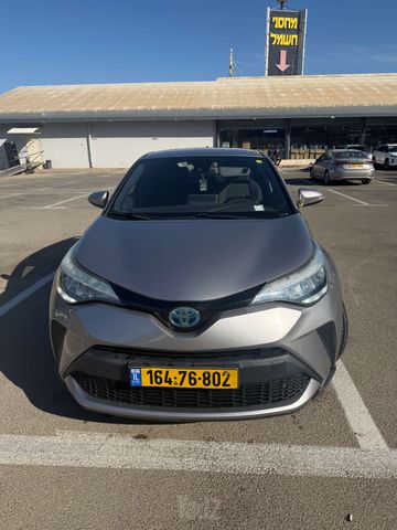 מודעת רכב טויוטה C-HR