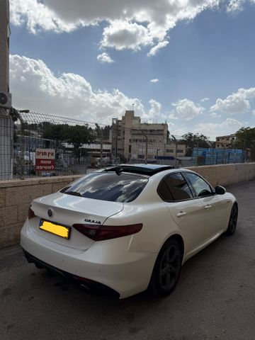 מודעת רכב אלפא רומיאו ג'וליה