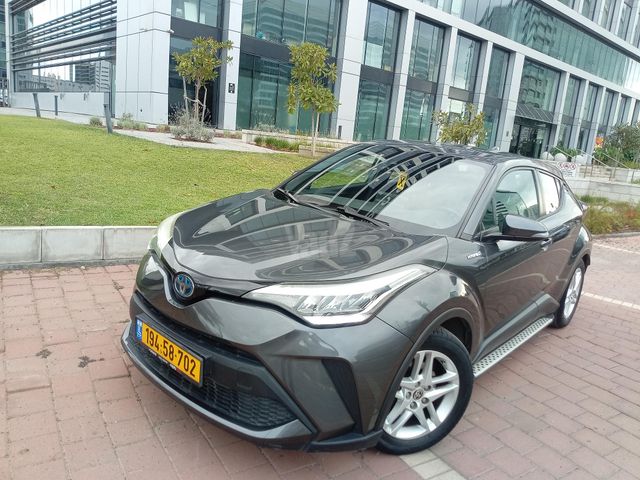 מודעת רכב טויוטה C-HR