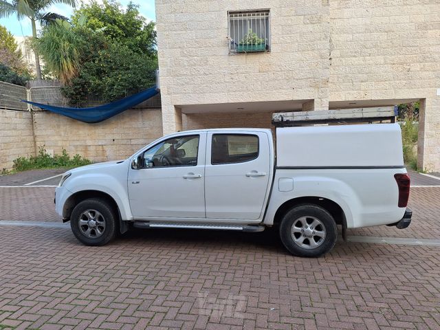 מודעת רכב איסוזו די-מקס