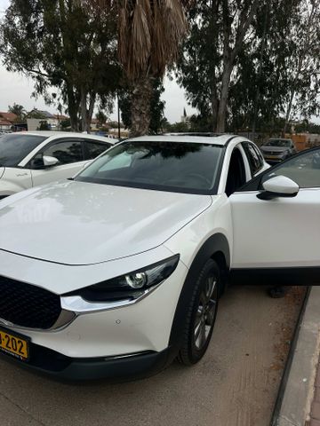 מודעת רכב מאזדה CX-30