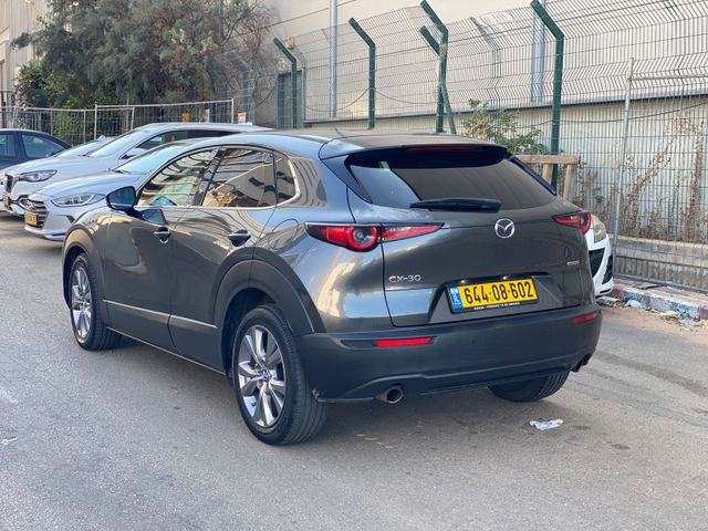 מודעת רכב מאזדה CX-30 2