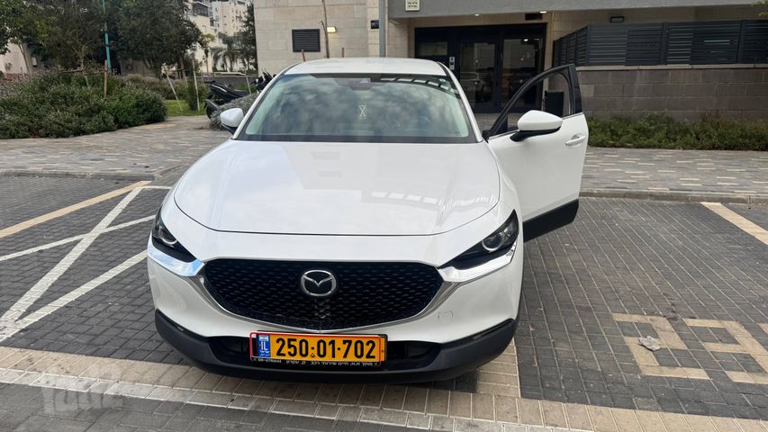 מודעת רכב מאזדה CX-30