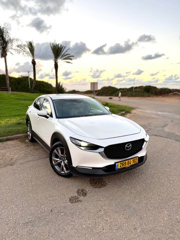 מודעת רכב מאזדה CX-30