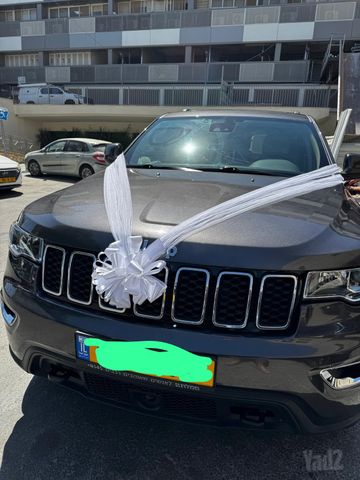 מודעת רכב ג'יפ גרנד צ'ירוקי