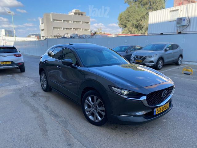 מודעת רכב מאזדה CX-30