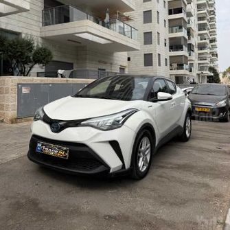 מודעת רכב טויוטה C-HR