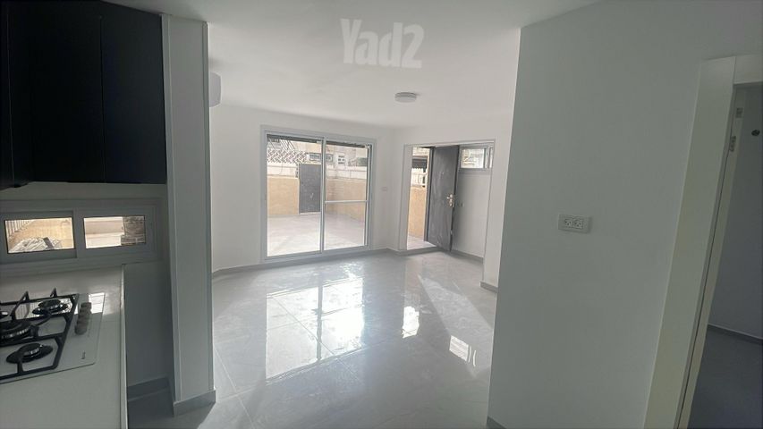 אבן גבירול 12