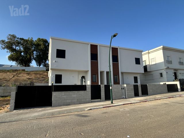 חוף 14