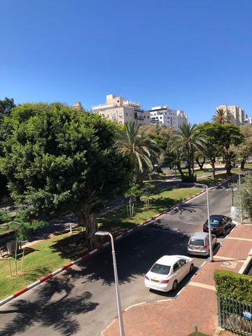 שדרות העצמאות 27