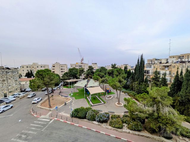נטרונאי גאון 4
