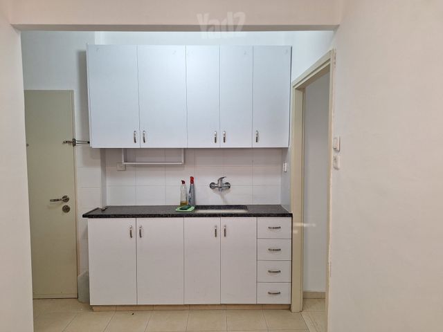 הראב"ע 12