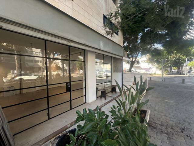 יד חרוצים 10