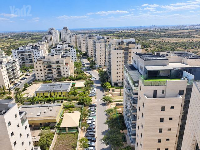 דירה, נאות שמיר, יבנה