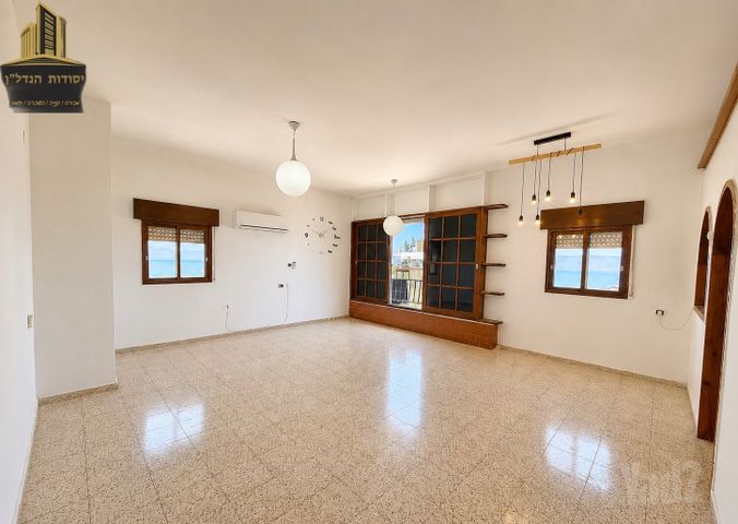 השומר 52