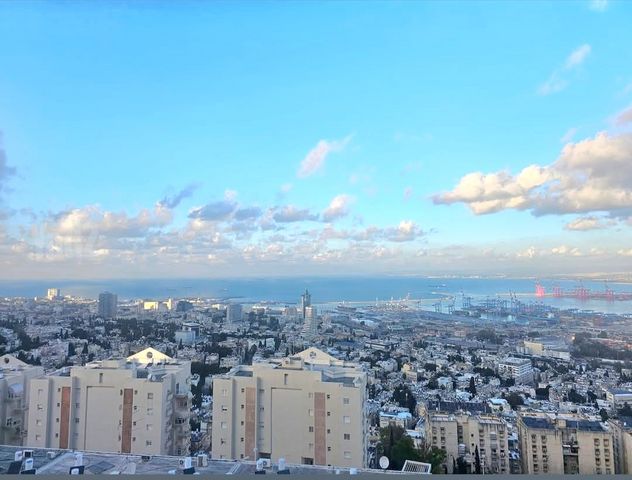 חנה סנש 