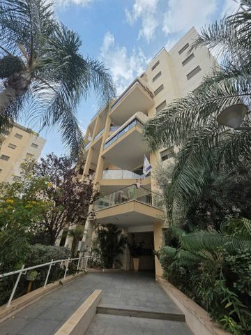 דירה, נווה גן, פתח תקווה
