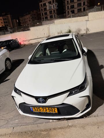 קורולה Limited היברידי אוט׳ סדאן 1.8 (98 כ״ס)