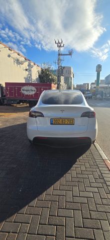 מודעת רכב טסלה מודל Y