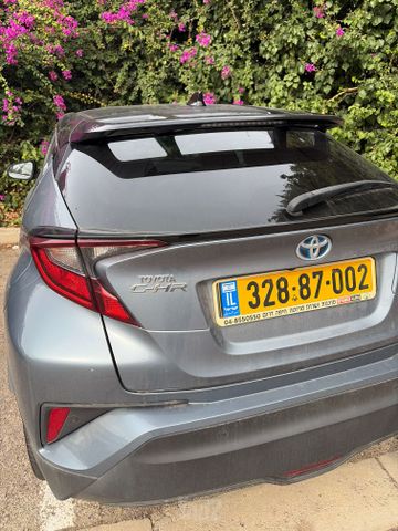 מודעת רכב טויוטה C-HR