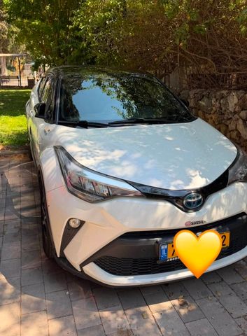 מודעת רכב טויוטה C-HR