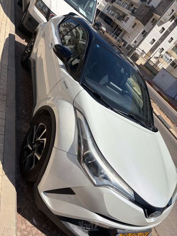 מודעת רכב טויוטה C-HR