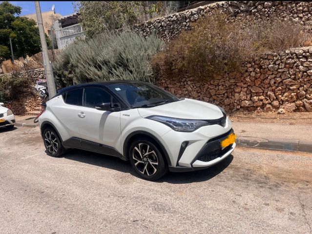 מודעת רכב טויוטה C-HR