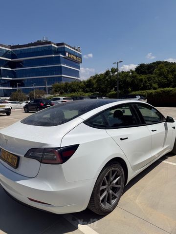 מודעת רכב טסלה מודל 3