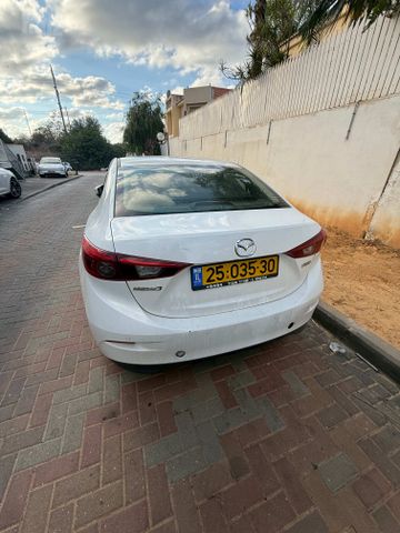מודעת רכב מאזדה 3