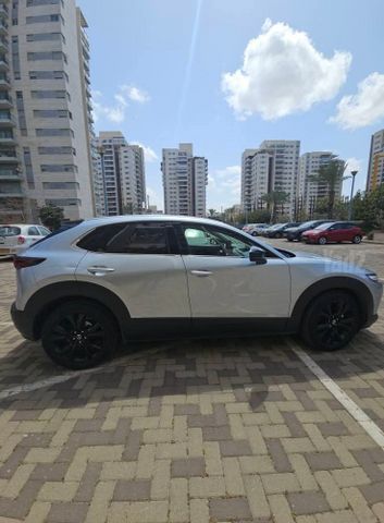 מודעת רכב מאזדה CX-30
