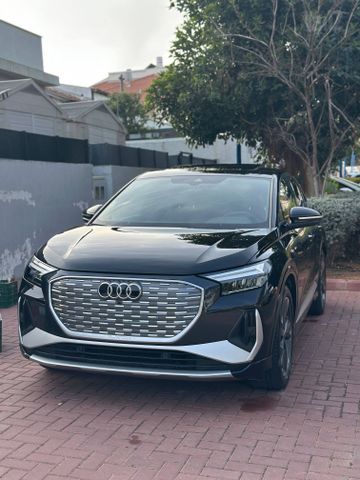מודעת רכב אאודי Q4 e-tron